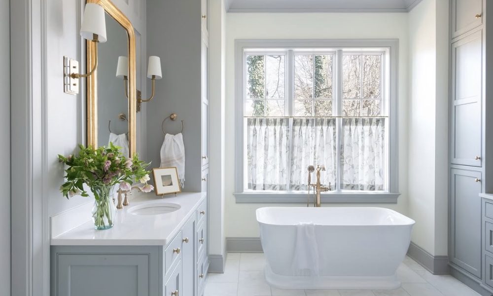 Bath with Café Curtains